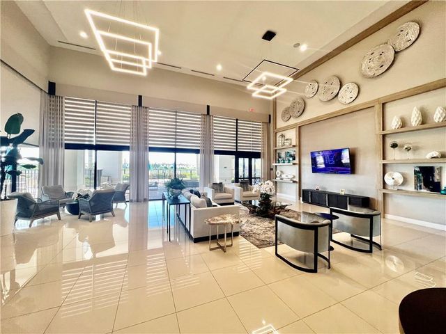 10490 W 33rd Way, Hialeah, FL 33018