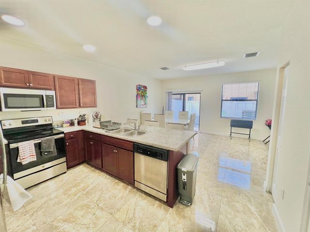 10490 W 33rd Way, Hialeah, FL 33018