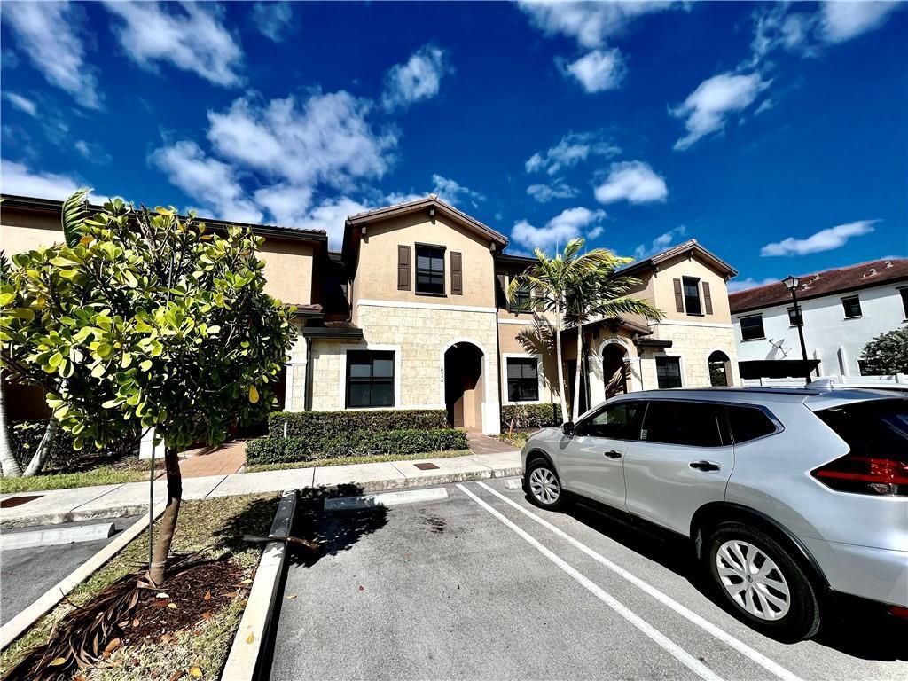 10490 W 33rd Way, Hialeah, FL 33018
