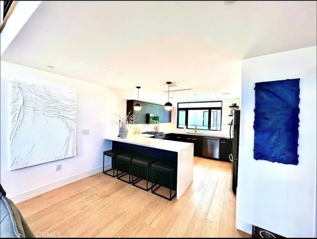 11326 Victory Boulevard, North Hollywood, CA 91606