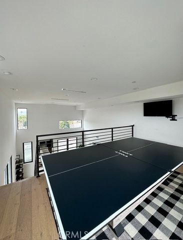 11326 Victory Boulevard, North Hollywood, CA 91606