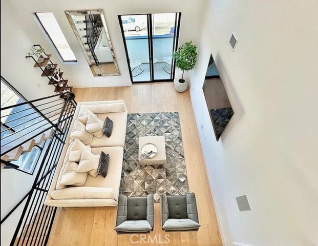 11326 Victory Boulevard, North Hollywood, CA 91606