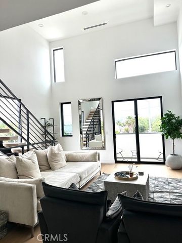 11326 Victory Boulevard, North Hollywood, CA 91606