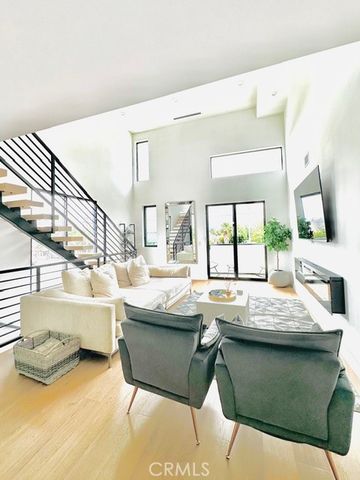 11326 Victory Boulevard, North Hollywood, CA 91606