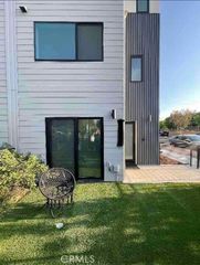 11326 Victory Boulevard, North Hollywood, CA 91606