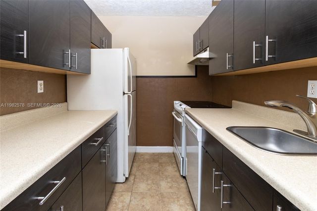 10500 SW 108th Ave B414, Miami, FL 33176