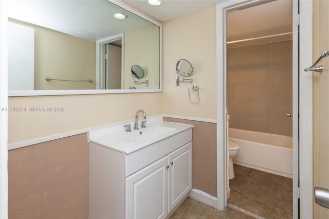 10500 SW 108th Ave B414, Miami, FL 33176