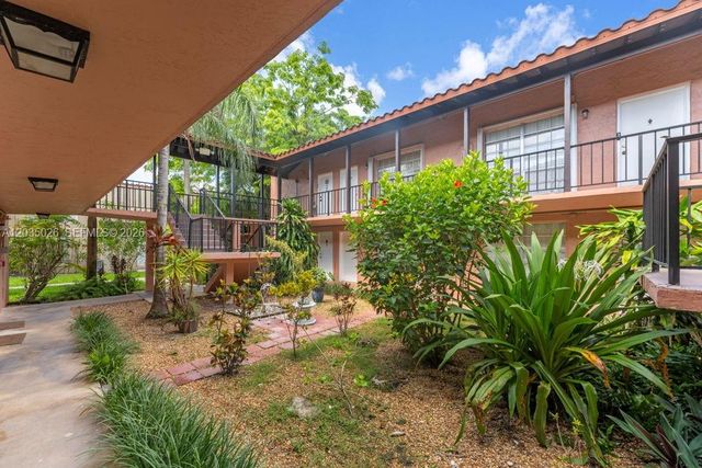 10832 N Kendall Drive U1, Miami, FL 33176