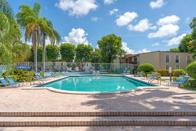 10832 N Kendall Drive U1, Miami, FL 33176