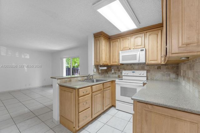 10832 N Kendall Drive U1, Miami, FL 33176