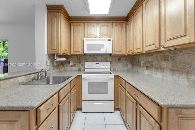 10832 N Kendall Drive U1, Miami, FL 33176