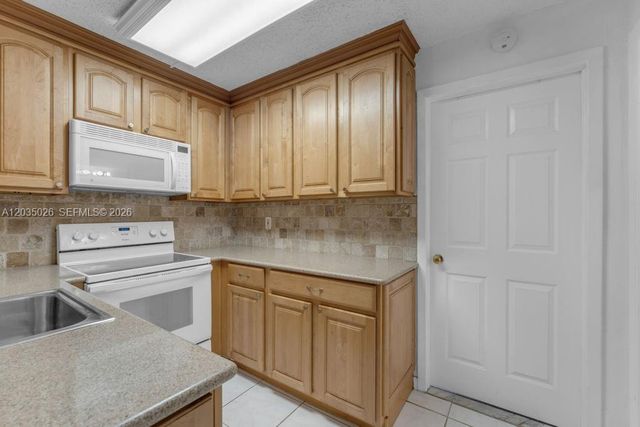 10832 N Kendall Drive U1, Miami, FL 33176