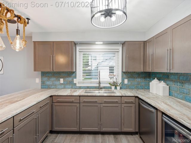 3405 Upton Drive, Troy, MI 48084