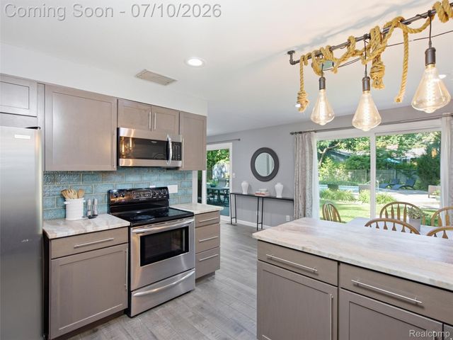 3405 Upton Drive, Troy, MI 48084