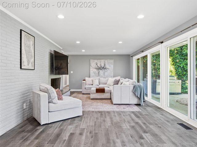 3405 Upton Drive, Troy, MI 48084