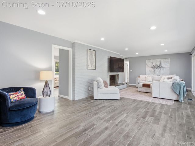 3405 Upton Drive, Troy, MI 48084