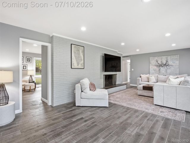3405 Upton Drive, Troy, MI 48084