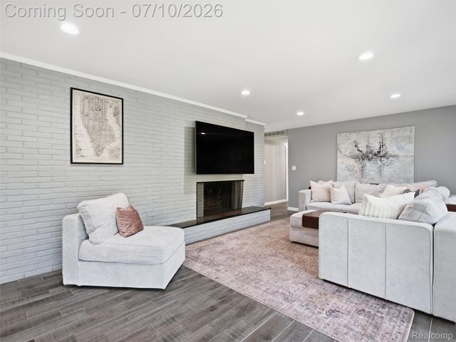 3405 Upton Drive, Troy, MI 48084