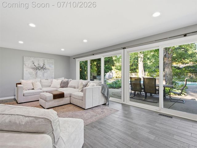 3405 Upton Drive, Troy, MI 48084