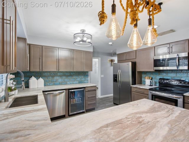 3405 Upton Drive, Troy, MI 48084