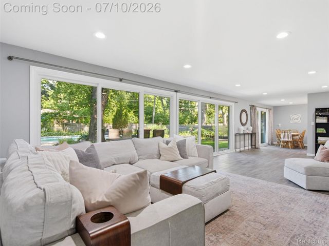 3405 Upton Drive, Troy, MI 48084