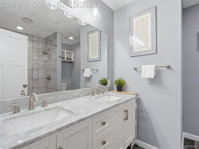 3405 Upton Drive, Troy, MI 48084