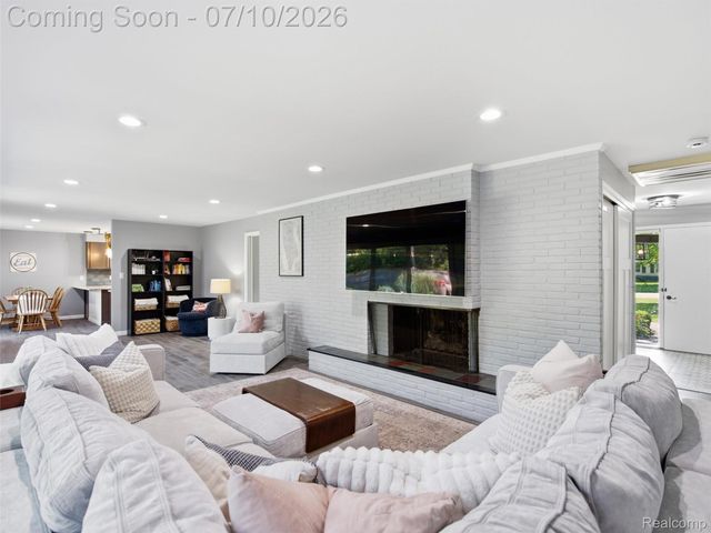 3405 Upton Drive, Troy, MI 48084