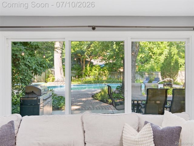3405 Upton Drive, Troy, MI 48084