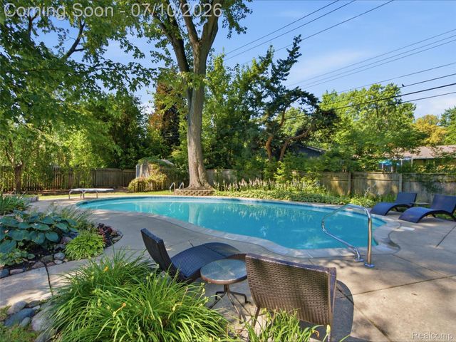 3405 Upton Drive, Troy, MI 48084