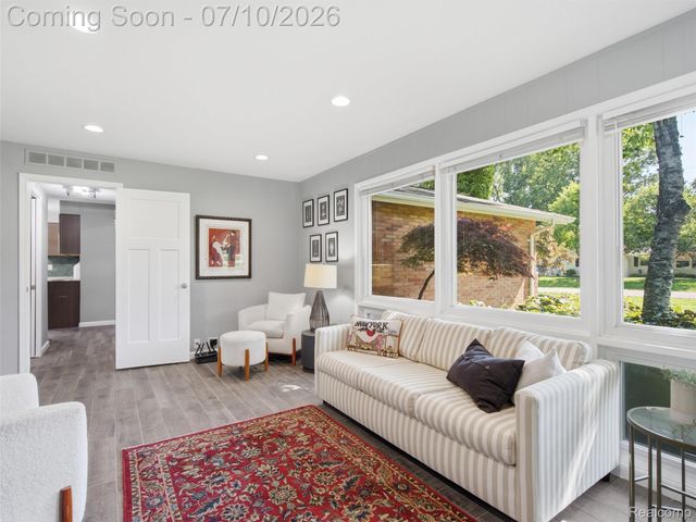 3405 Upton Drive, Troy, MI 48084