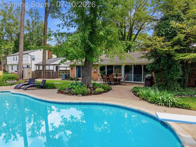 3405 Upton Drive, Troy, MI 48084
