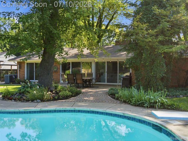 3405 Upton Drive, Troy, MI 48084