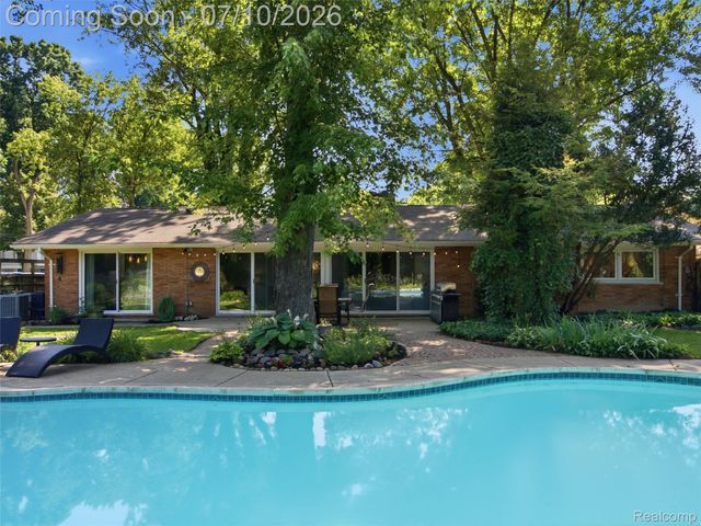 3405 Upton Drive, Troy, MI 48084