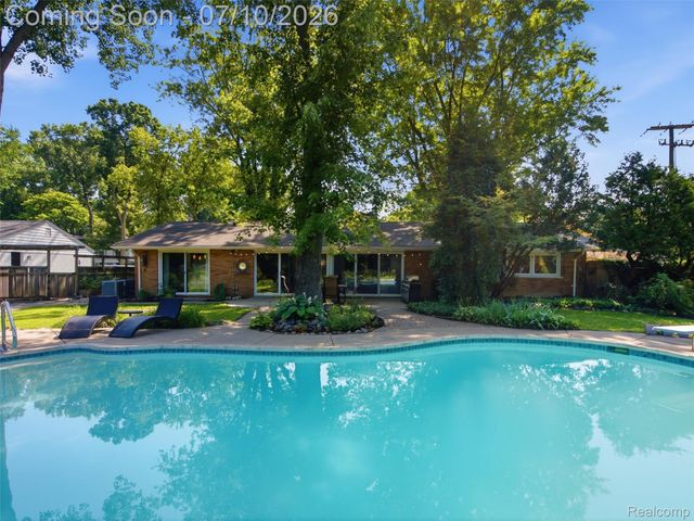 3405 Upton Drive, Troy, MI 48084