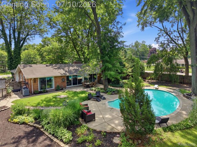 3405 Upton Drive, Troy, MI 48084