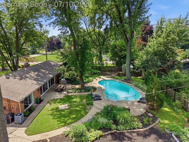 3405 Upton Drive, Troy, MI 48084