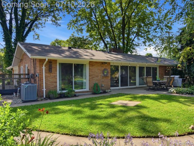 3405 Upton Drive, Troy, MI 48084