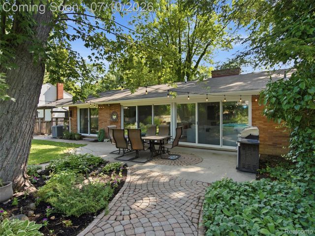 3405 Upton Drive, Troy, MI 48084