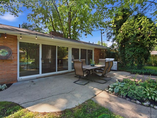 3405 Upton Drive, Troy, MI 48084