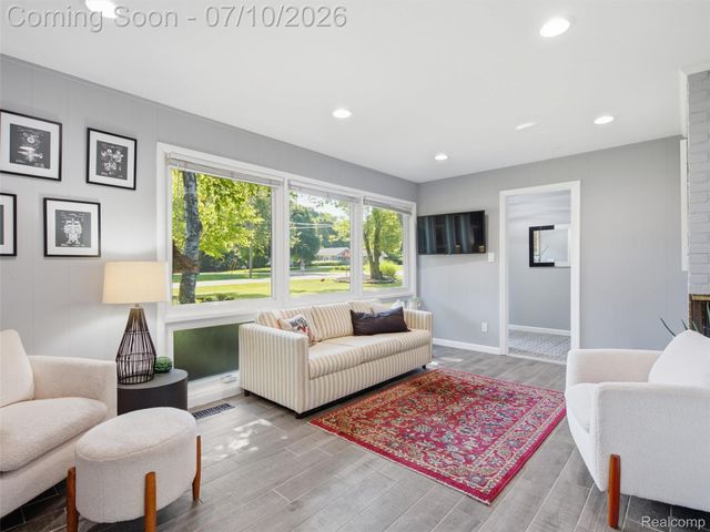 3405 Upton Drive, Troy, MI 48084