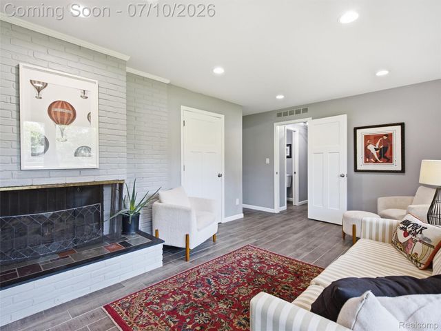 3405 Upton Drive, Troy, MI 48084
