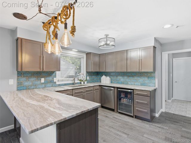 3405 Upton Drive, Troy, MI 48084