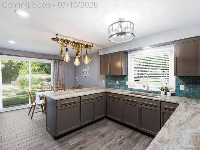 3405 Upton Drive, Troy, MI 48084