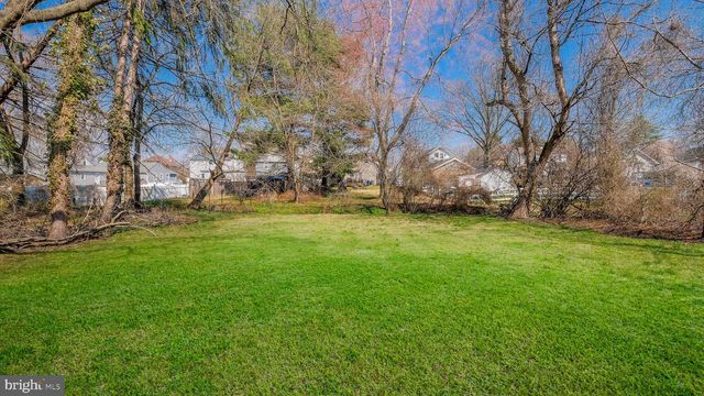 2473 SUSQUEHANNA RD, Abington, PA 19001