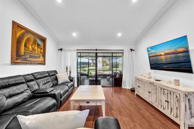 359 Fairway Circle 59, Weston, FL 33326