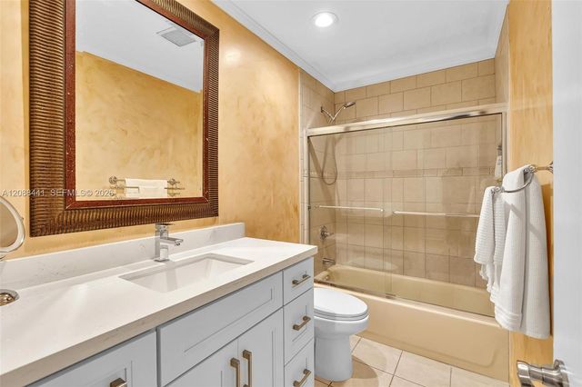 359 Fairway Circle 59, Weston, FL 33326