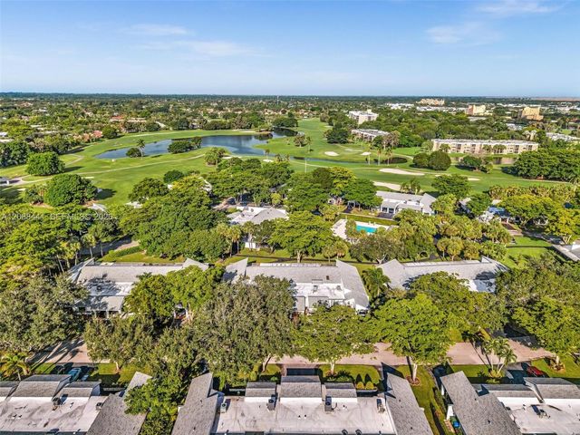 359 Fairway Circle 59, Weston, FL 33326