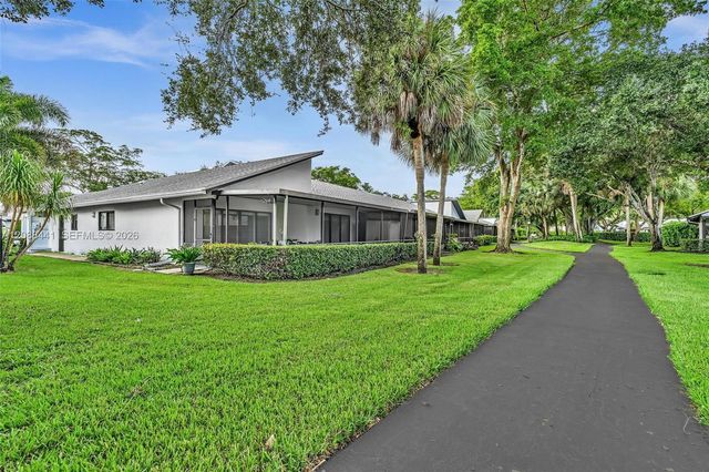 359 Fairway Circle 59, Weston, FL 33326