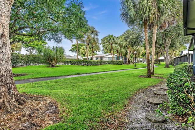 359 Fairway Circle 59, Weston, FL 33326