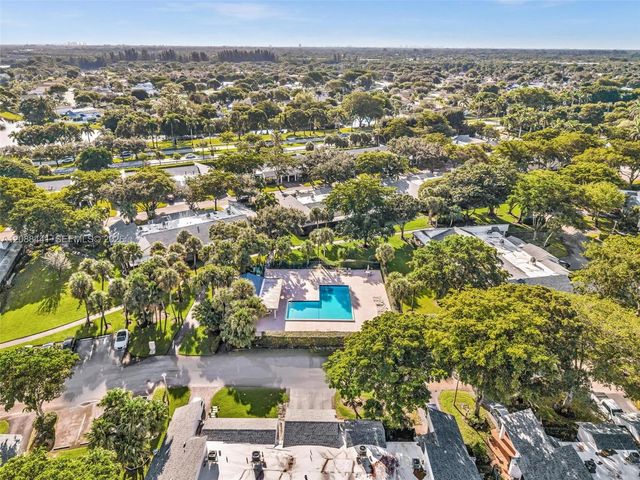 359 Fairway Circle 59, Weston, FL 33326